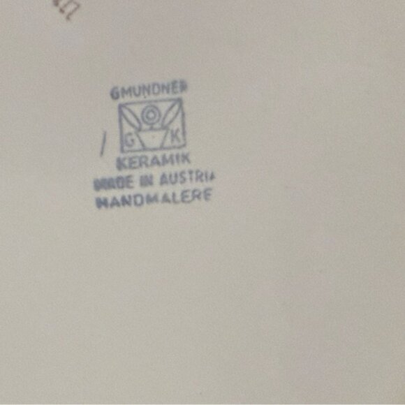 GMUNDNER KERAMIK AUSTRIA HANDMADE DINNER PLATES PAIR WHITE GREEN FLORAL DINING - Picture 7 of 8